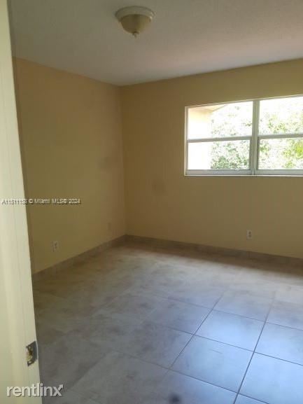 Foto del edificio - 3 br, 2.5 bath House - 2500 NE 193rd St # ...
