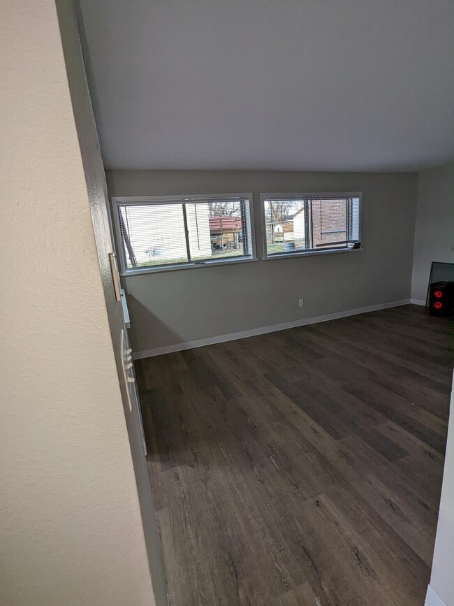 Foto del edificio - 925 R Ave