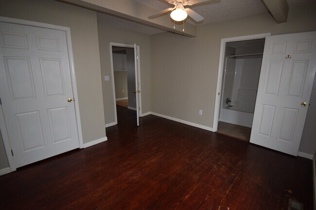 Foto del edificio - VIRTUAL SHOWINGS AVAILABLE - Beautifully U...