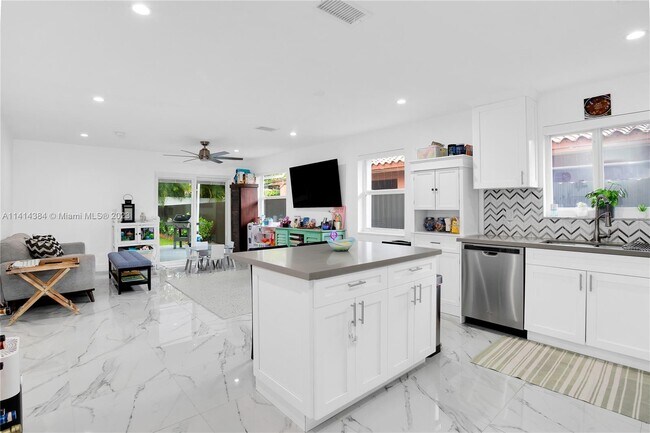 Foto del edificio - 2035 SW 58th Ct