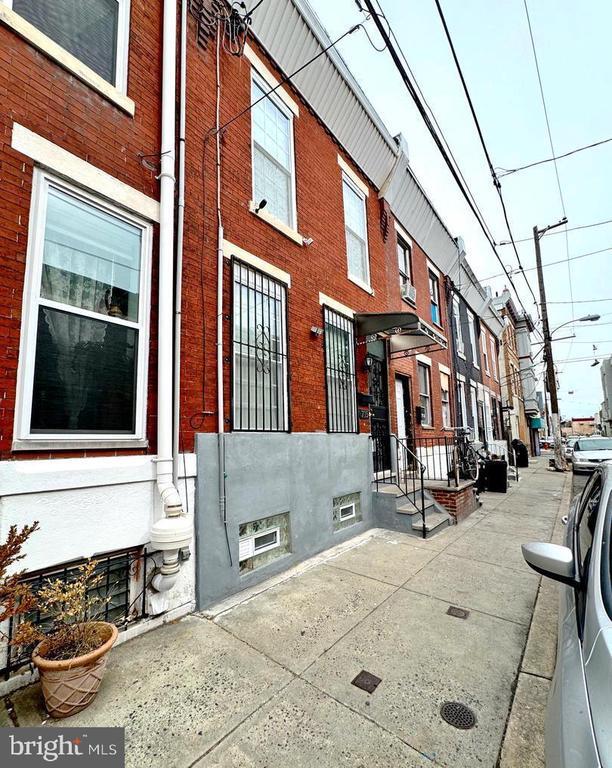 Building Photo - 715 Tree St