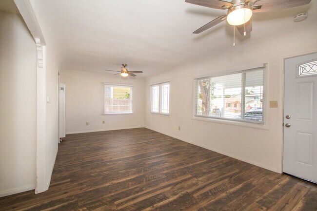 Building Photo - Charming Remodeled 2 Bedroom in the Heart ...