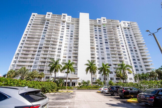 Foto del edificio - 2801 NE 183rd St