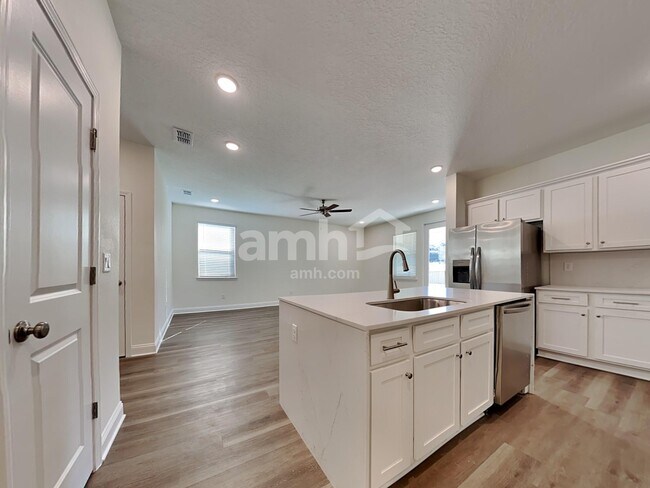 Foto del edificio - 11643 Bay Hl Cir
