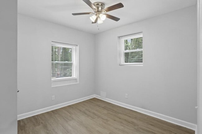Foto del edificio - 2893 White Oak Dr
