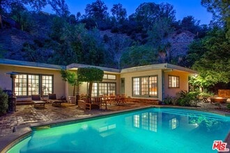 Building Photo - 10216 Cielo Dr