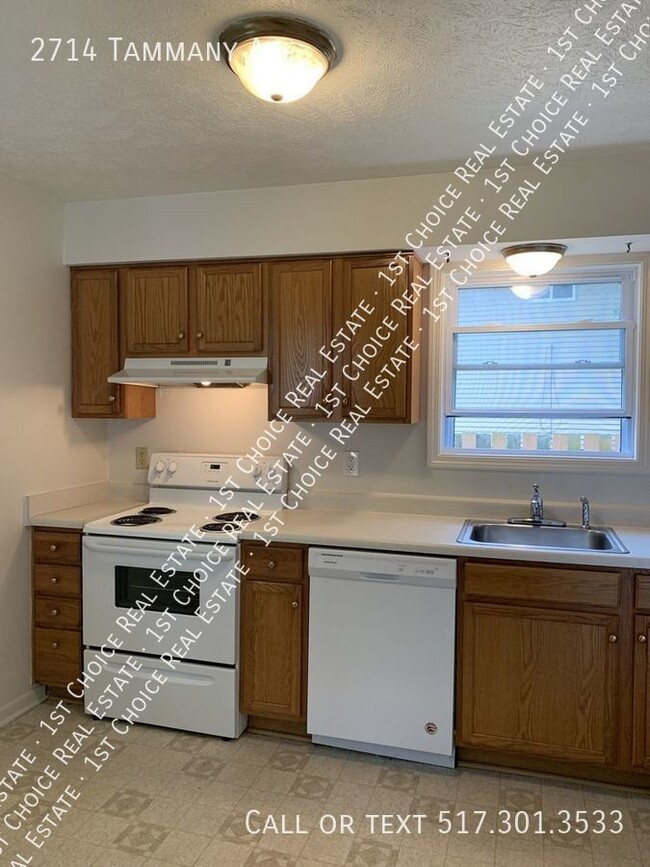 Foto del edificio - Spacious 3-BDR 1.5-BTH Duplex w/ Garage & ...