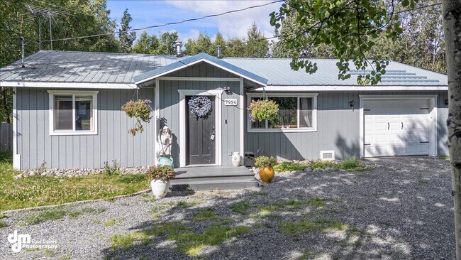 Foto del edificio - Cozy 3 bedroom 2 bath home w/ fully fenced...