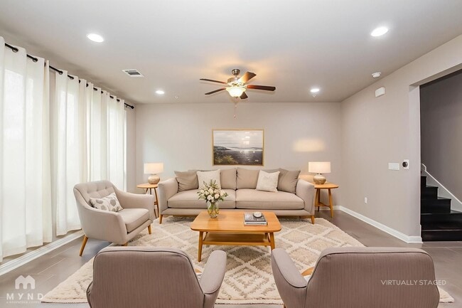 Building Photo - 13800 Lyndhurst St