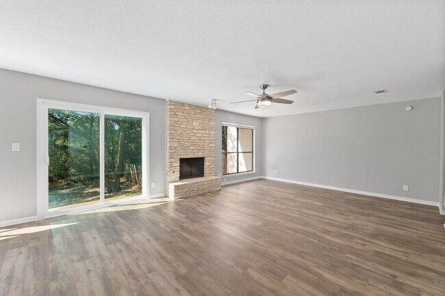 Foto del edificio - 1930 Holly Hill Dr