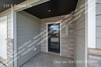 Building Photo - 539 BUNYAN Dr