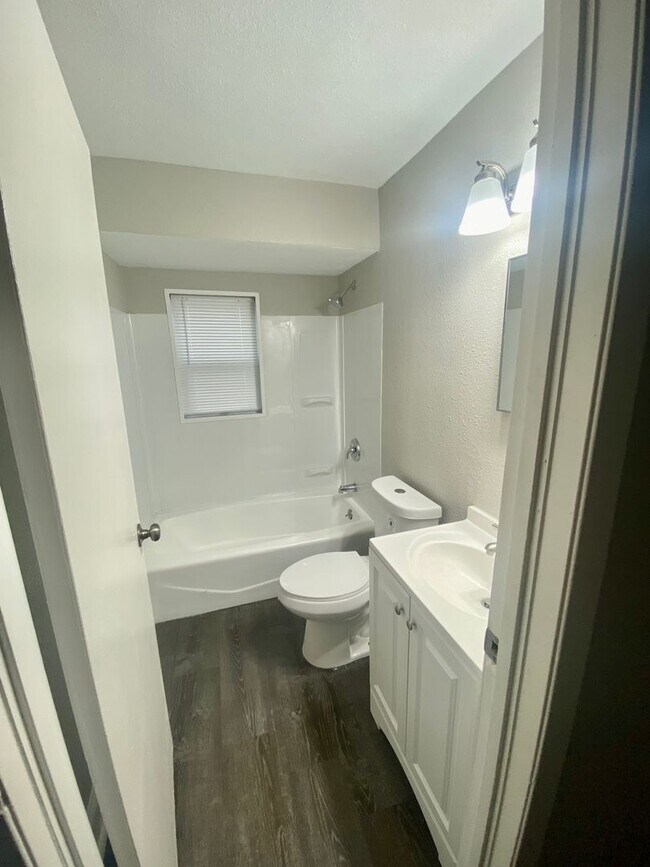 Foto del edificio - 6226 Evergreen | $1050 | 3 Bed, 1 Bath