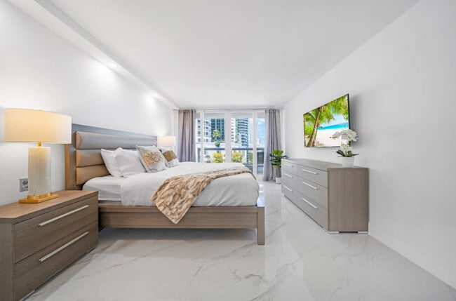Foto del edificio - 1717 N Bayshore Dr
