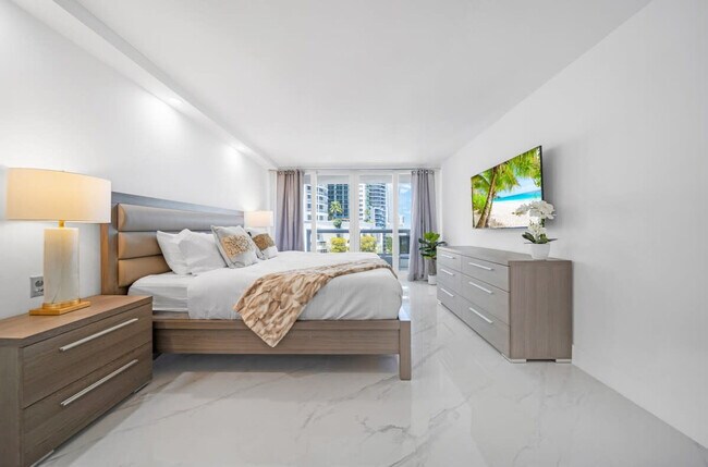 Foto del edificio - 1717 N Bayshore Dr