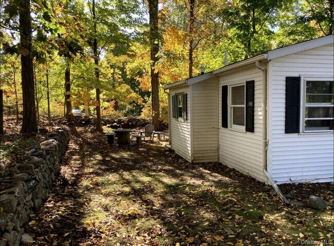 Foto del edificio - 21 Derussey Ln