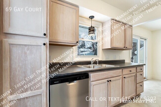 Building Photo - 69 Gay Ct