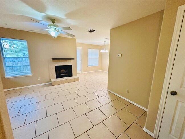 Foto del edificio - 8814 Schick Rd