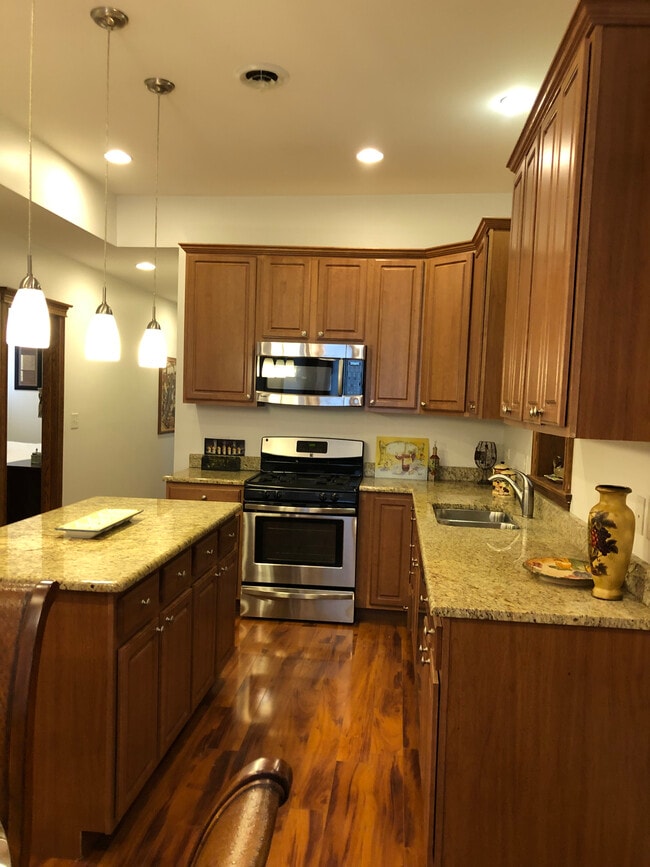Granite Counters - 2543 S Springfield Ave