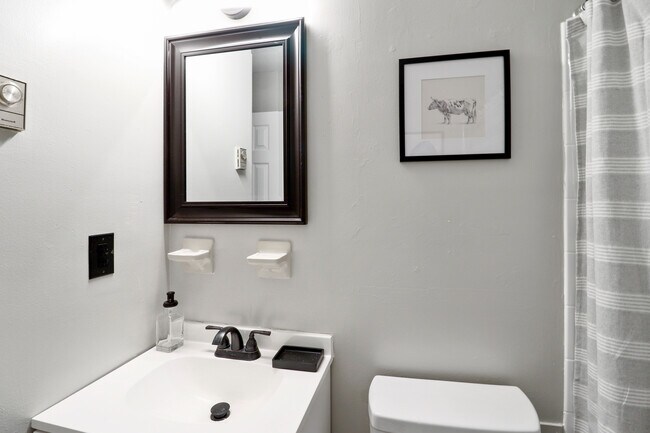 Foto del edificio - 706 Grant Ave