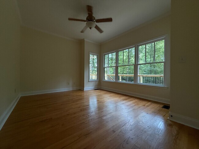Foto del edificio - 1412 Hillcrest Dr