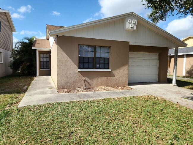 Foto del edificio - Three Bedroom Two Bath Home in S Lakeland