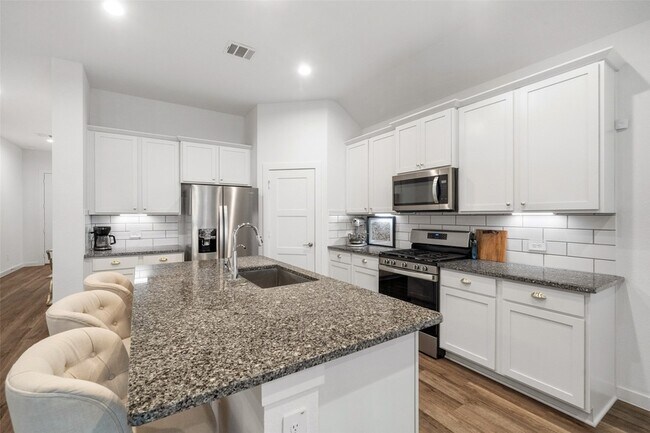 Foto del edificio - 1045 Dancing Feather St