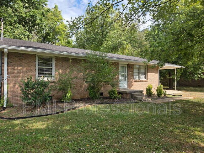 Building Photo - 206 Highland Ave