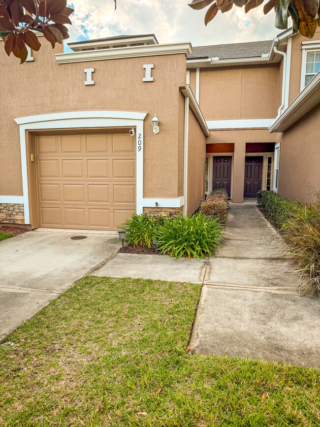 Building Photo - 209 Leese Dr