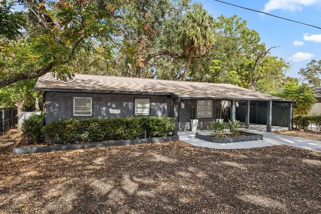 Building Photo - 4303 W Woodlawn Ave