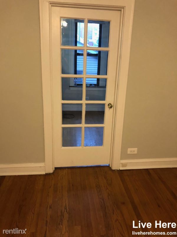 Building Photo - 1 br, 1 bath Condo - 3148 W Belle Plaine Ave