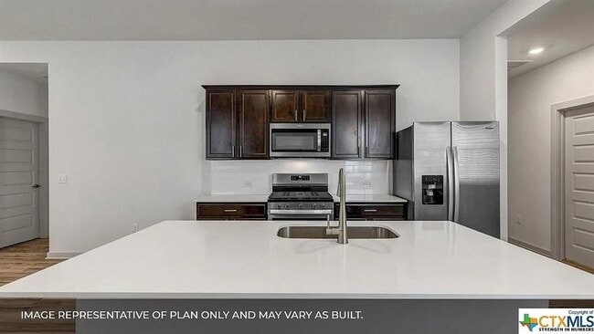 Foto del edificio - 325 Fairfax Ave