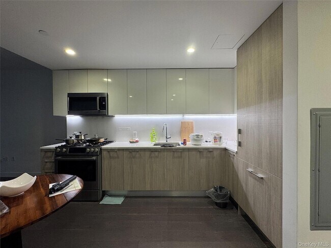 Foto del edificio - 131-03 40th Rd