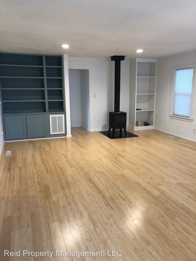 Building Photo - 3 br, 1 bath House - 2217 Winfield Ave