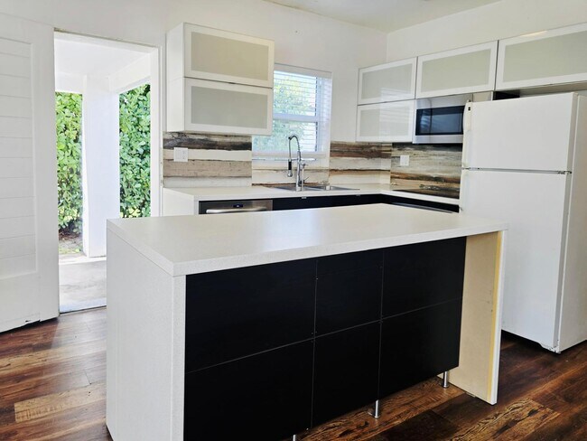 Building Photo - 2174 NE 181st St