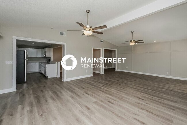 Building Photo - 3 Bedroom Pet-Friendly Home in MULBERRY, FL with Main Street Renewal