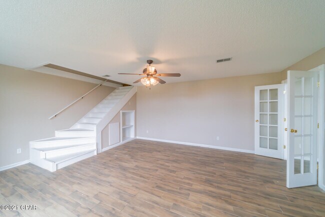 Foto del edificio - 144 Oleander Cir