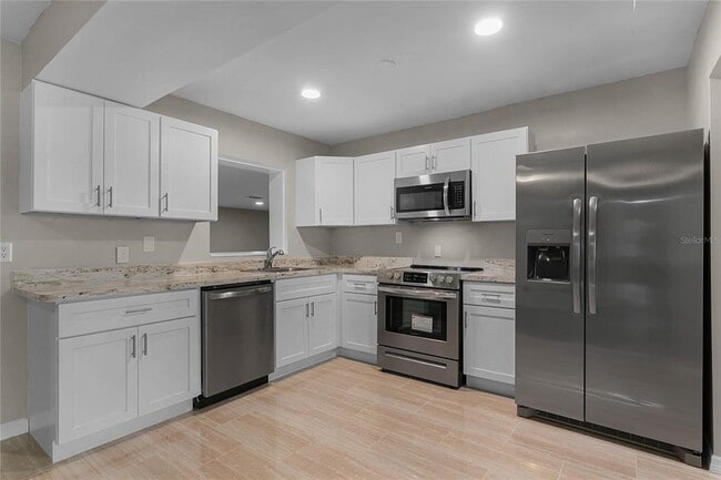 Foto del edificio - 651 22nd St NW