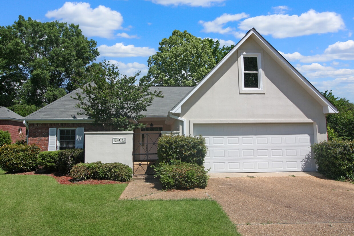 Photo - 345 Avonlea Lane