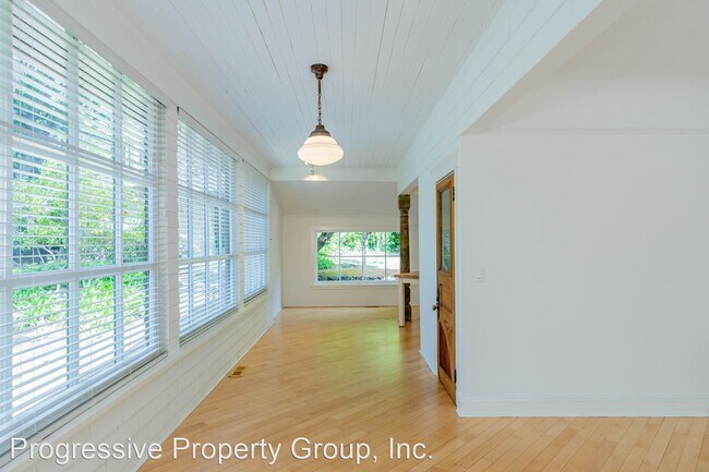 Building Photo - 3 br, 2 bath House - 25 Sycamore Avenue