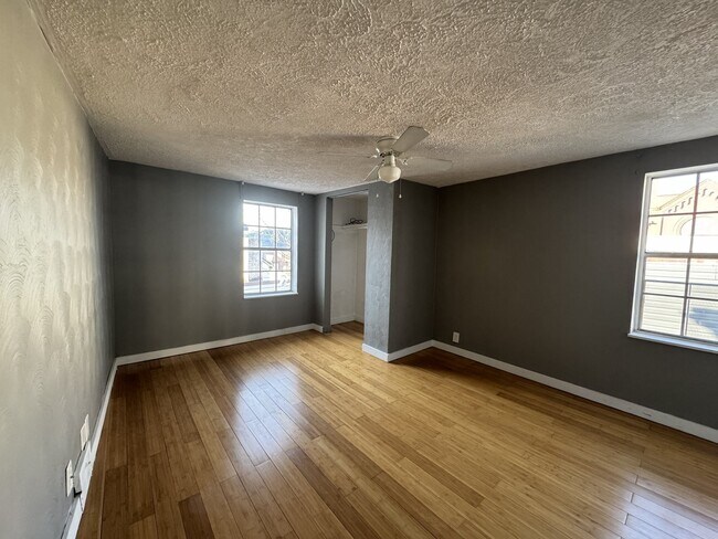 Building Photo - 513 52nd St