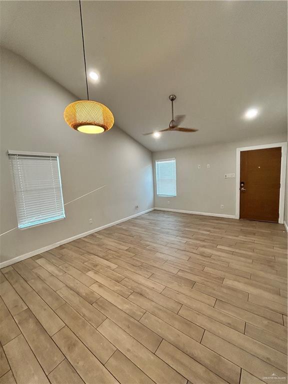 Foto del edificio - 1320 E Iris Ave