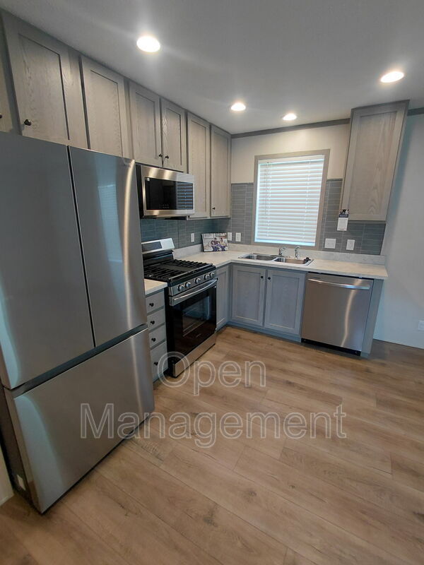 Building Photo - 272 Kathy Cir