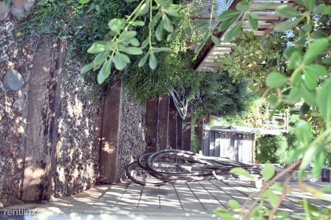Building Photo - 2 br, 1.5 bath Townhome - 115 Leiby