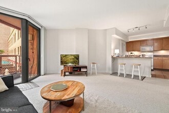 Building Photo - 616 E St NW