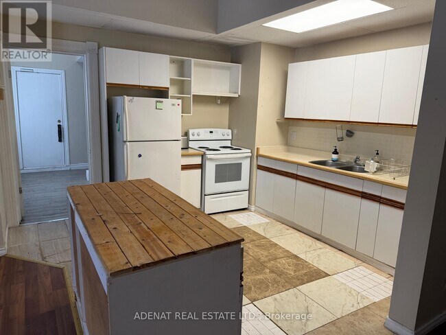 Photo du bâtiment - 19734 Airport Rd