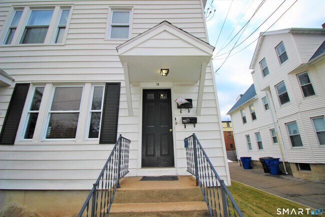 Foto del edificio - 19 Nesbit Ave