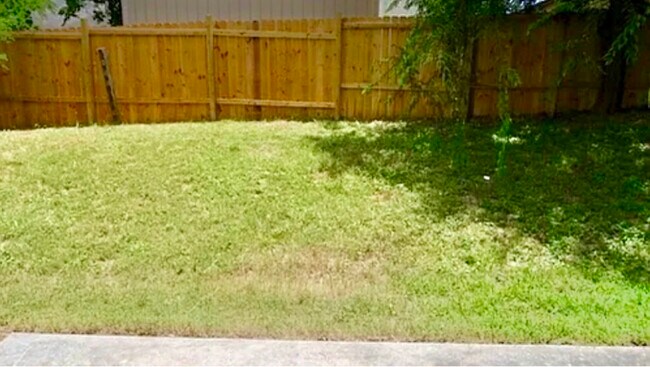 Foto del edificio - 7422 Radford Trail