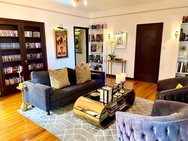 Foto del edificio - 415 N Sycamore Ave