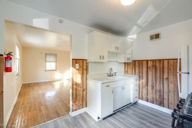 Foto del edificio - 275 E 200th St