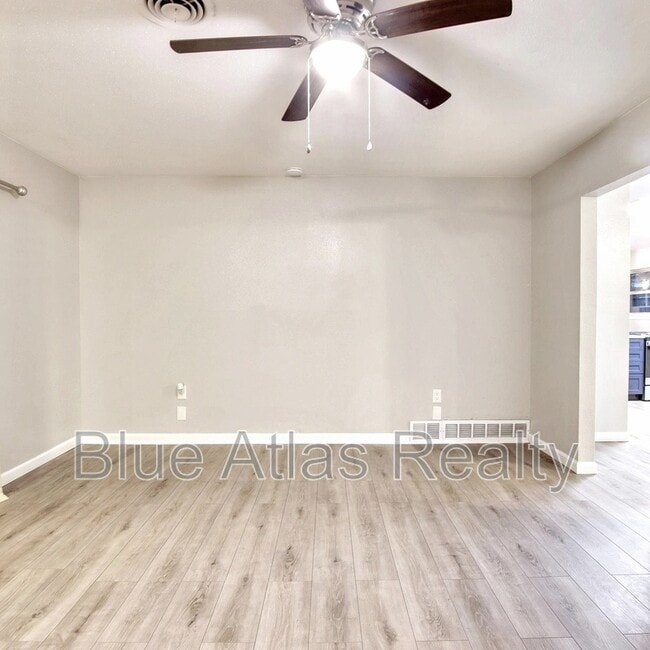 Photo - 608 W Pleasantview Dr House